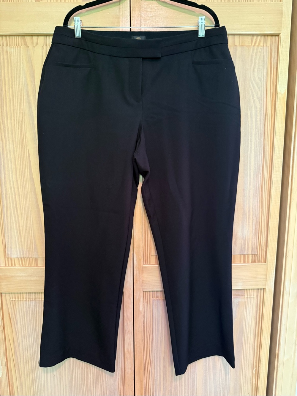 JM Collection Women’s Black Straight-Leg Dress Pants